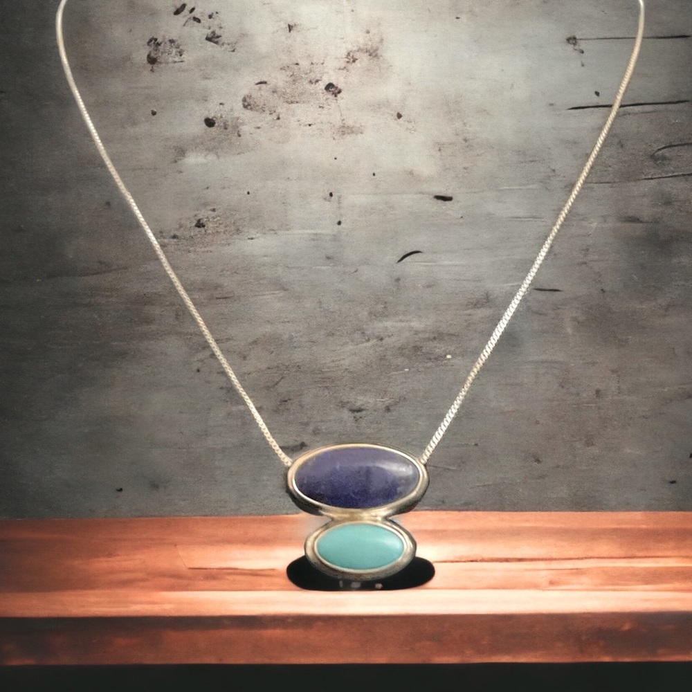 🌺 Vintage Lapis Turquoise and Sterling Silver Necklace with Spring Clasp.